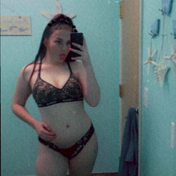 Vibrant OnlyFans Model Felicia Posing in Bikini