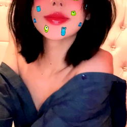 OnlyFans Model Richmond Showcases Acne-fighting Skincare