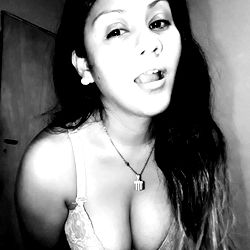 Carito, 18-year-old woman in lingerie on a computer