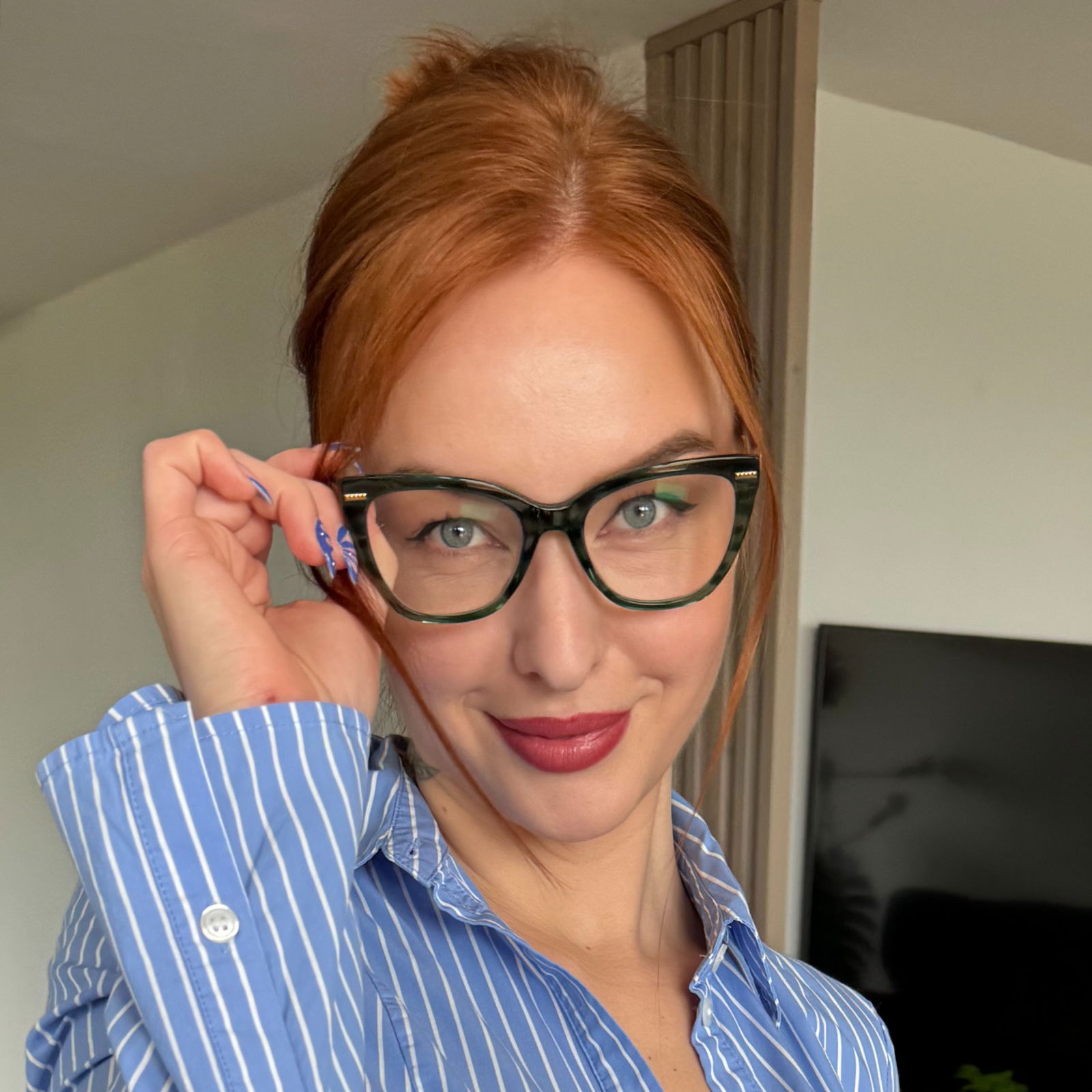 𝐒𝐜𝐚𝐫𝐥𝐞𝐭 | 𝐑𝐞𝐝 𝐃𝐫𝐚𝐠𝐨𝐧 🐲🔥 photo