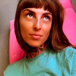 Aslana's Trendy Streetwear Style