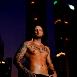 Ale Siewert, OnlyFans Model, Showcases Fitness in Cityscape