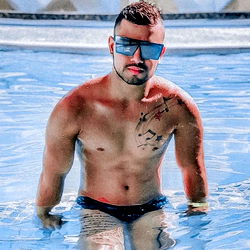 Andrés Ospina: A Strong and Confident OnlyFans Model