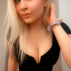 OnlyFans Model Allie Kat in Lingerie