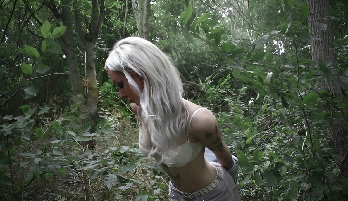 Madison ｡ﾟ•┈୨♡୧┈• ｡ﾟ photo