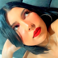 Anniee, OnlyFans Model, Confident Smile