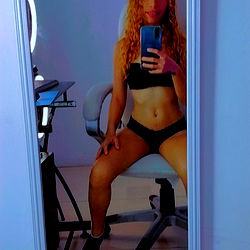 Gisele Bündchen - OnlyFans Model Sharing Exclusive Content