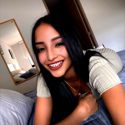 Isabella, the 18-year-old Colombian OnlyFans model