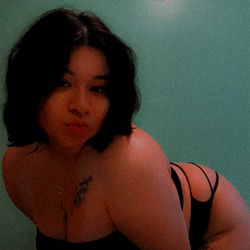 Stunning OnlyFans Model Jenn Captivates in Her Private Room