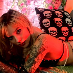 naughty pixie ๐งโโ๏ธ๐คโจ๏ธ photo