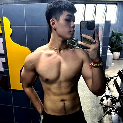 OnlyFans Model Aluk Showcasing Gym Workout