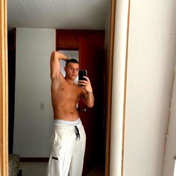 Juan Diego Montes Lopez - OnlyFans Model in Gym