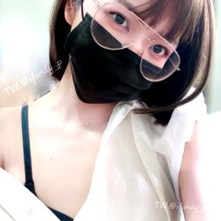 OnlyFans Model Poses for Profile Picture