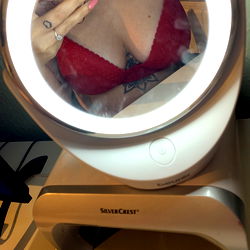 Beauty and Self-Care: The Role of Makeup Mirrors in Personal Grooming