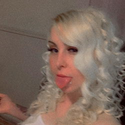 Kaaykaay's Playful Expression