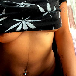 OnlyFans Gem✨ Showcases Body in Reveling Fashion