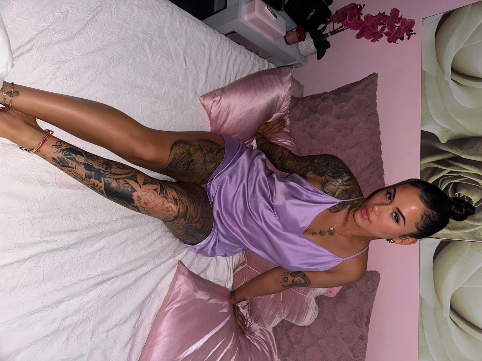 H ö r n y • H a z ë l 🍯❣️😻✨ photo