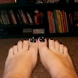 Nail Art Enthusiast Showcases Toe Nails