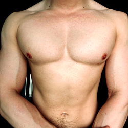 London's Agreeygringo Showcasing His Muscular Torso