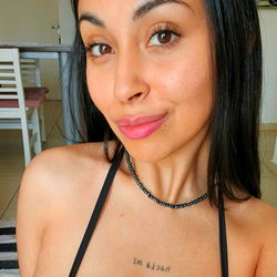 Emma from A 1km de ti