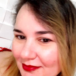 Rê, the Brazilian beauty with stunning feet and legs