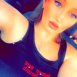 Fitness Enthusiast ReddKayy Posing