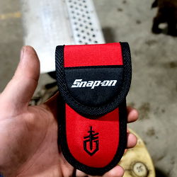 Person holding a Shapen wallet case with a keychain