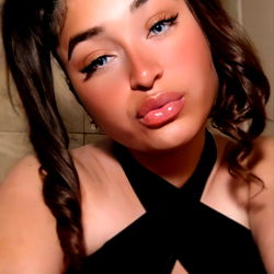 Bold and Beautiful: Afrodita's Empowering OnlyFans Photos