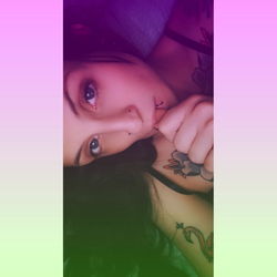 Itty's Pink and Blue Vibes Selfie