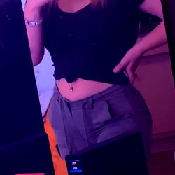 Onlyfans Ace Model Showing Her Midsection