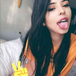 Aleja❤️: OnlyFans Model with a Youthful Vibe