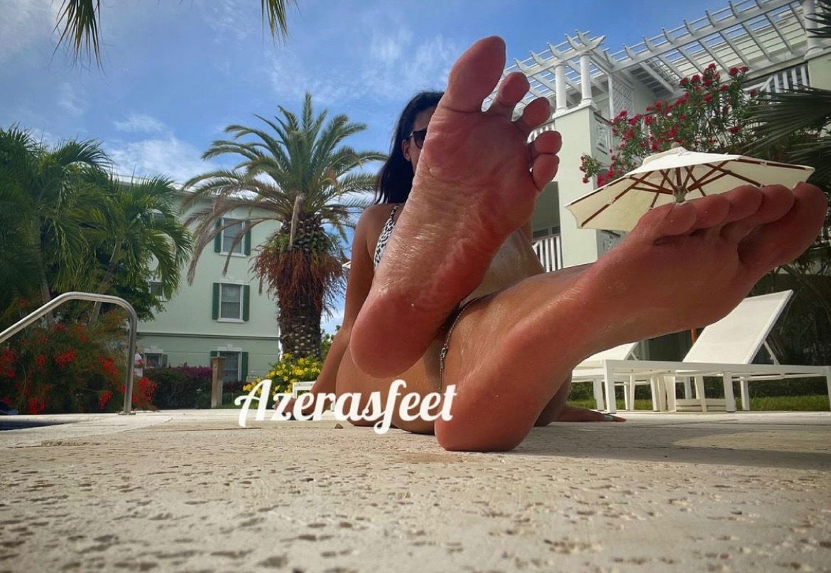 Azeras Big Feet🦶🏼😍 photo