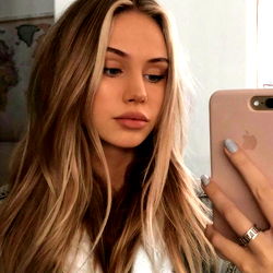 Anni: A Captivating Social Media Influencer