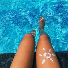 Summer Vibes: Almila's Poolside Moment