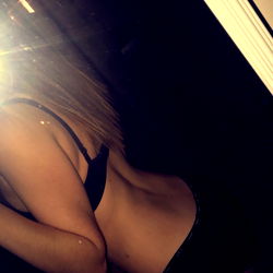 OnlyFans Aphrodite Showcasing Her Abs