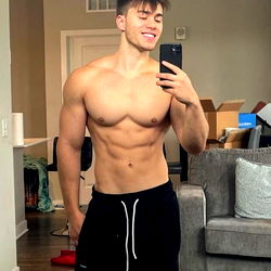 OnlyFans Model Aaron - Shirtless Body, Squared Abs, Home Fitness
