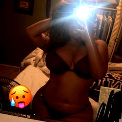 Onlyfans Model ✨ Bree Poses in Bedroom, Showing Off Her Curves