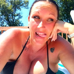 D2thefame, OnlyFans Model, Sunbathing