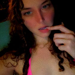 Courtney: A Seductive Photo from OnlyFans