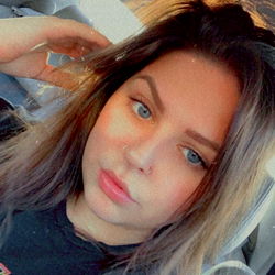 Introducing Alexandra: A Stylish and Confident Model