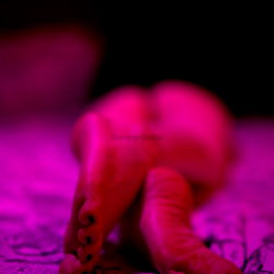 Samantha, a European Onlyfans model on a purple platform.