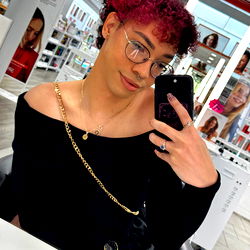 ToniDiveenXXX in a Beauty Salon