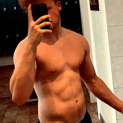 Fitness Model Tayler Shows Off Abs