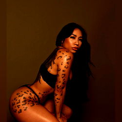 AJ FOXX: A Sexy, Tattooed Model for OnlyFans