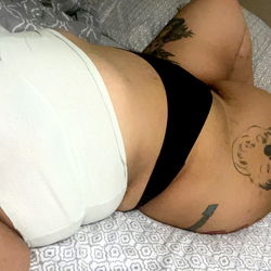 Aceiteeee on the Bed