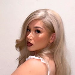 Pretty girl Ella 💋🥵,