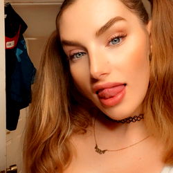 OnlyFans Model Showcases Her Unique Style