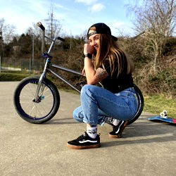 Ariana's Skateboarding Moment