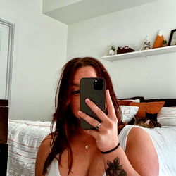 OnlyFans Model Mary Jane Posing in Bedroom