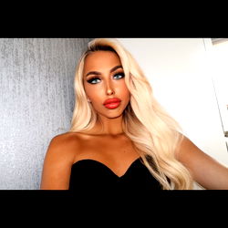 Amanda Model Instagram Post